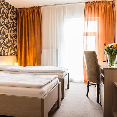 Hotel Dastan Левіце Екстер'єр фото