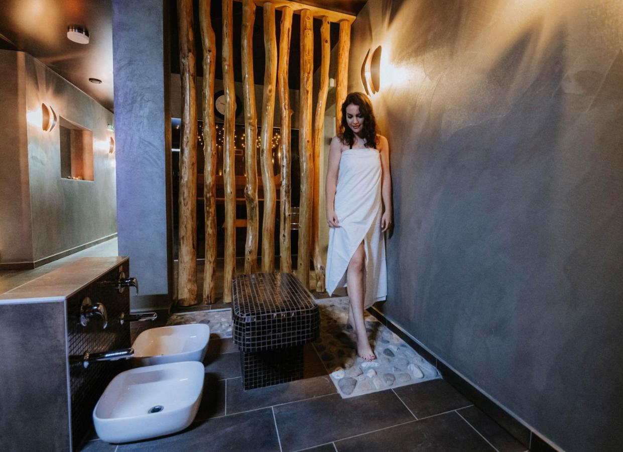 Hotel Dastan Левіце Екстер'єр фото