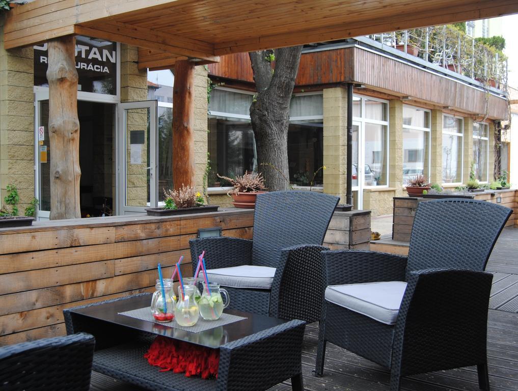 Hotel Dastan Левіце Екстер'єр фото
