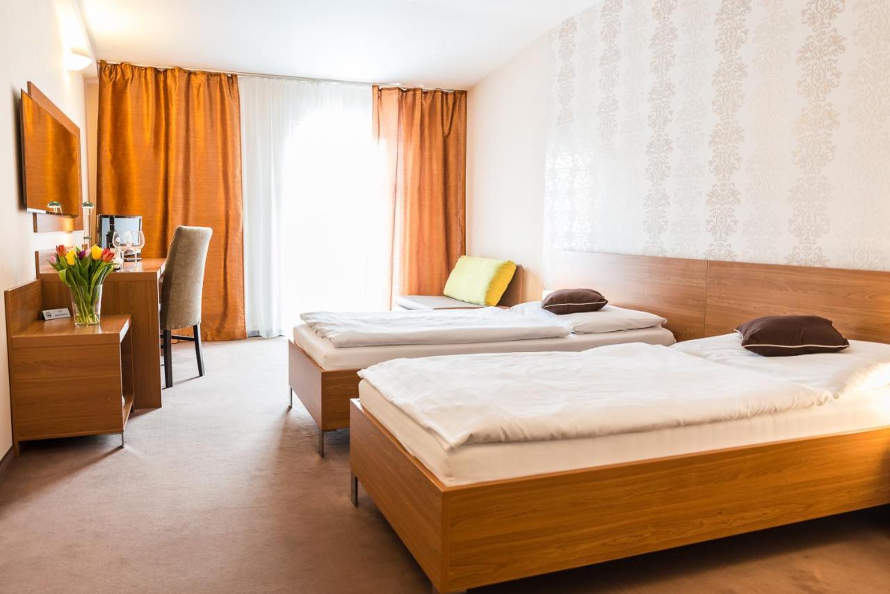 Hotel Dastan Левіце Екстер'єр фото