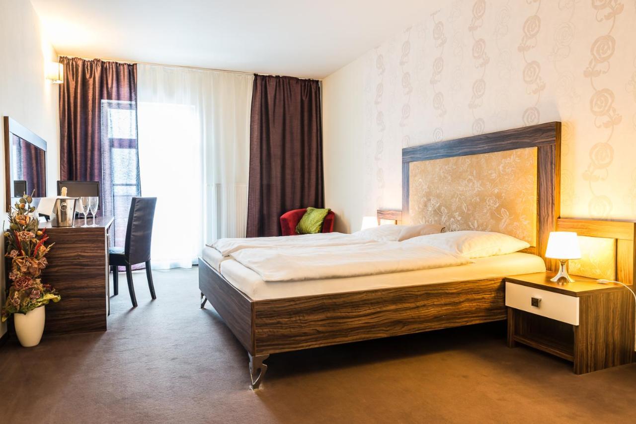 Hotel Dastan Левіце Екстер'єр фото