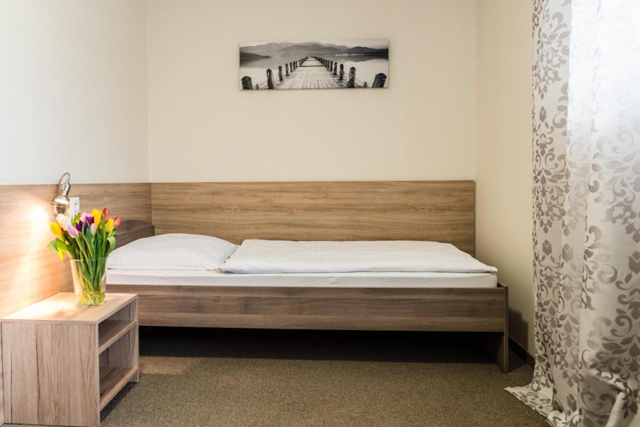 Hotel Dastan Левіце Екстер'єр фото