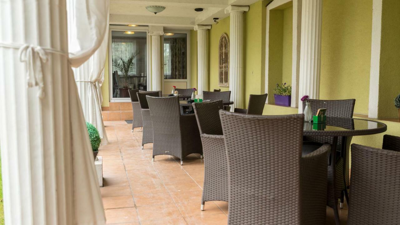 Hotel Dastan Левіце Екстер'єр фото