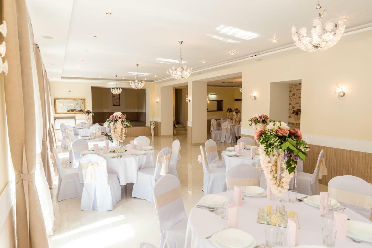 Hotel Dastan Левіце Екстер'єр фото
