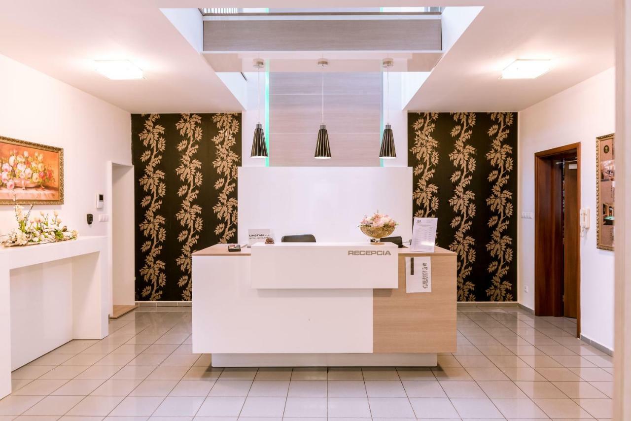 Hotel Dastan Левіце Екстер'єр фото